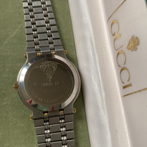 Gorgeous vintage Gucci watch. Feels like butter when on wrist! Make offer! - Picture 4 of 8